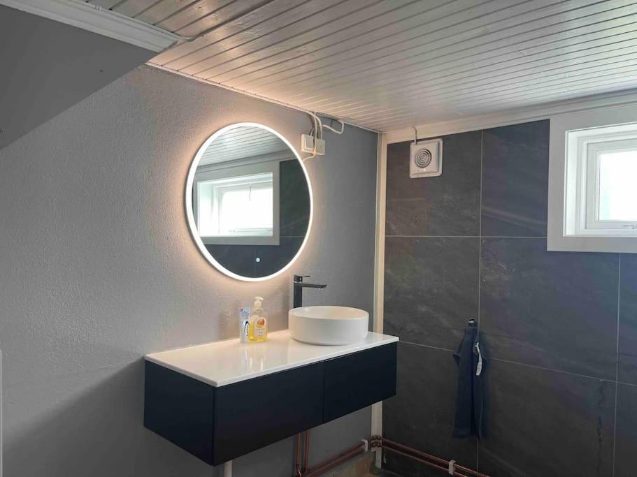 Fin Sentralt Hybel I Drammen Apartment Luaran gambar